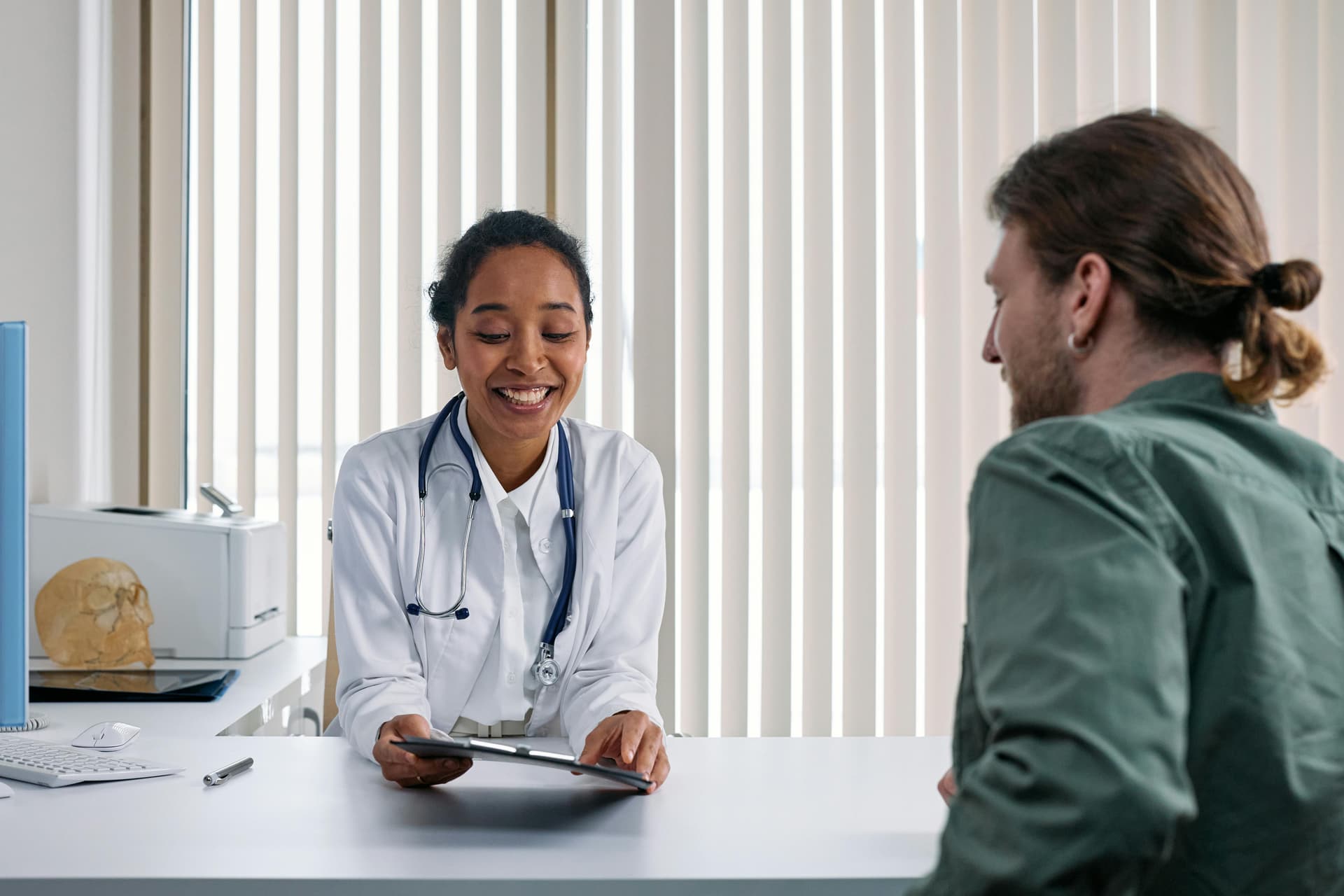 The Operating Table of Digital Reputation: A Guide to Restoring Patient Trust for Private Clinics in Times of Crisis